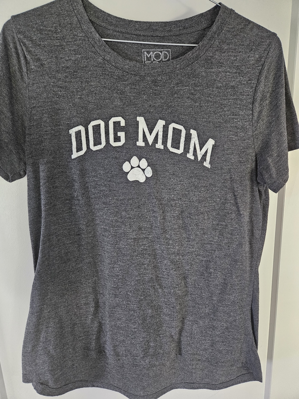 Modern Lux (Target) Dog Mom Graphic Tee Gray Short Sleeve Casual Top Paw